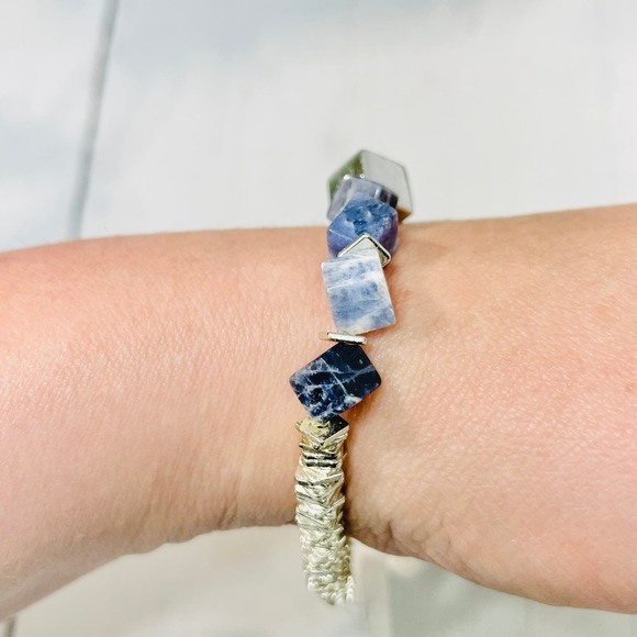 NEW French Connection Bracelet and Earring Jewerly Bundle - Picture 10 of 13